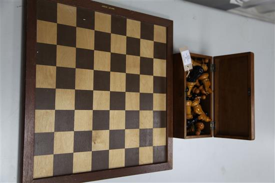 A Staunton pattern boxwood and ebonised wood chess set,